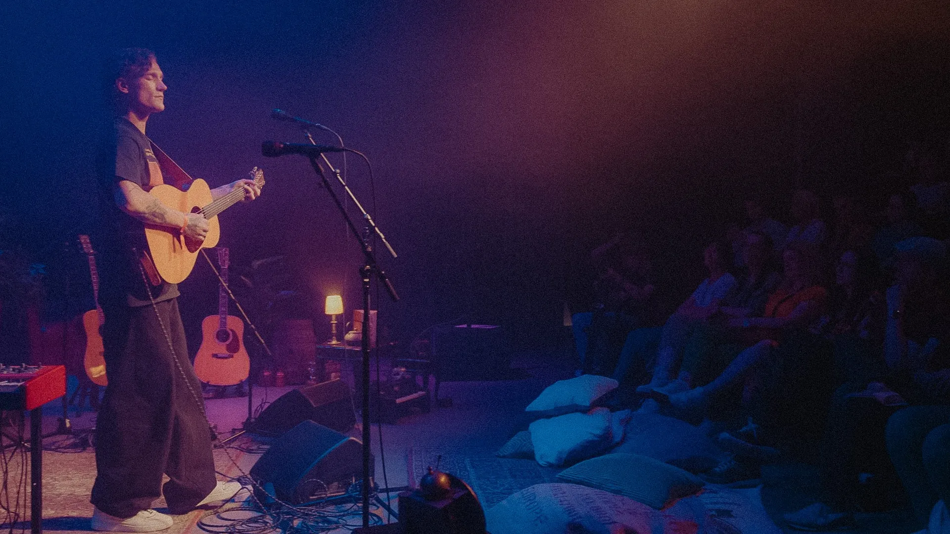 LIVE MUSIC